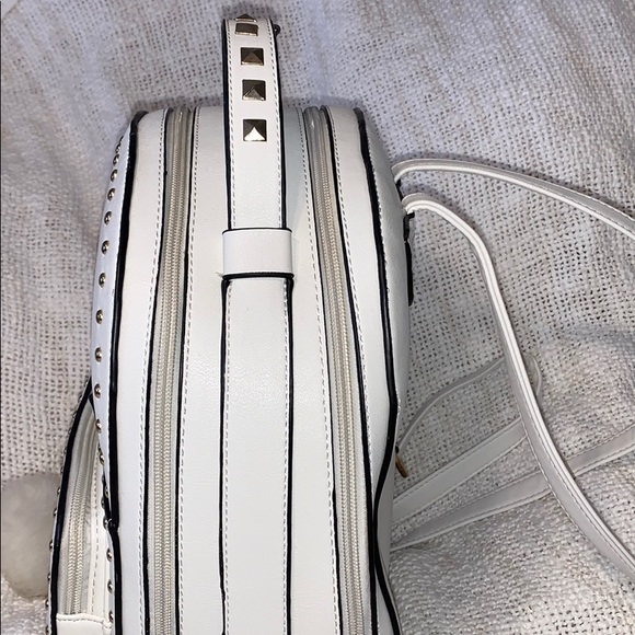 Backpack - Picture 2 of 6